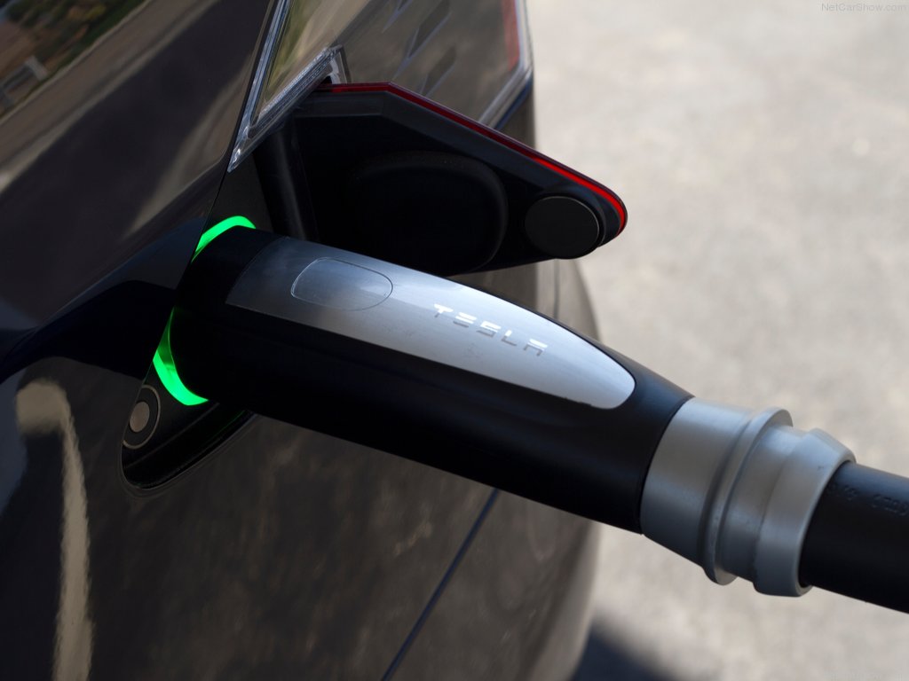 Tesla Motors To “Open Source” Superchanger Technology, Promote Faster Adoption Of EVs