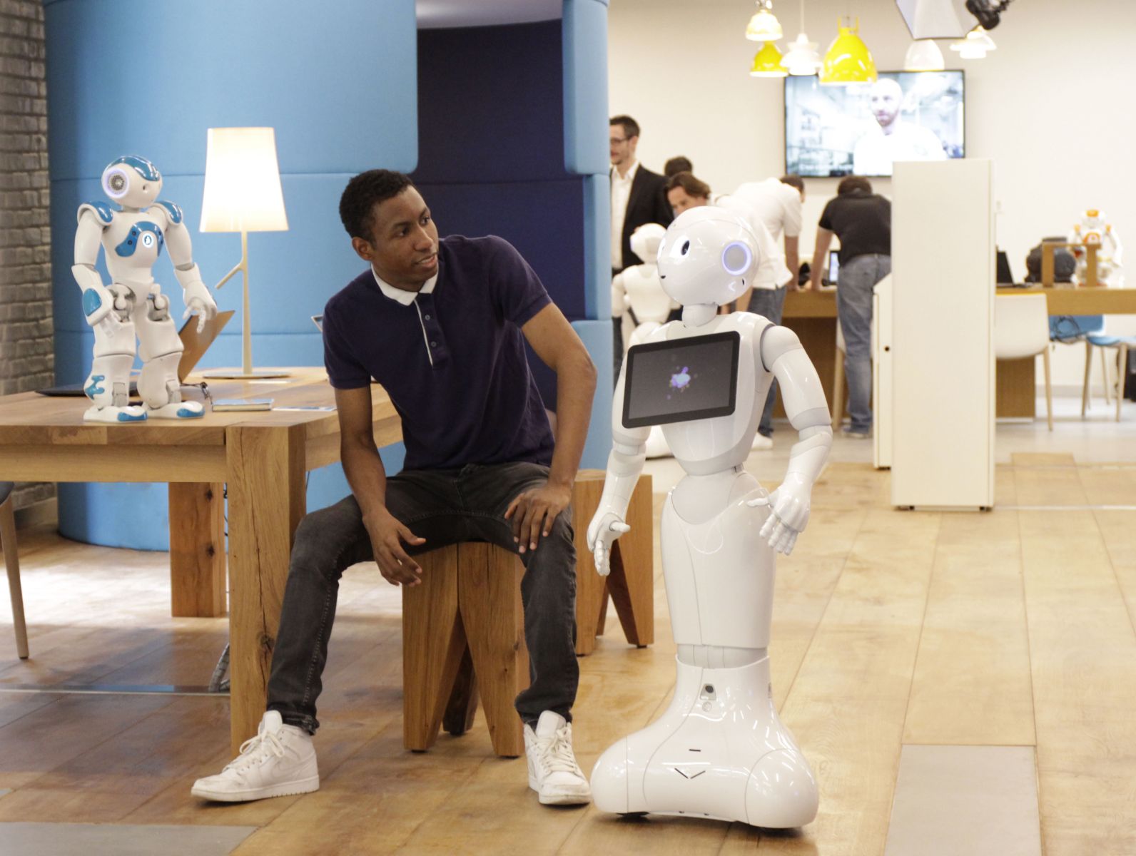 Store In Paris Encourages Humans To Interact With Robots!